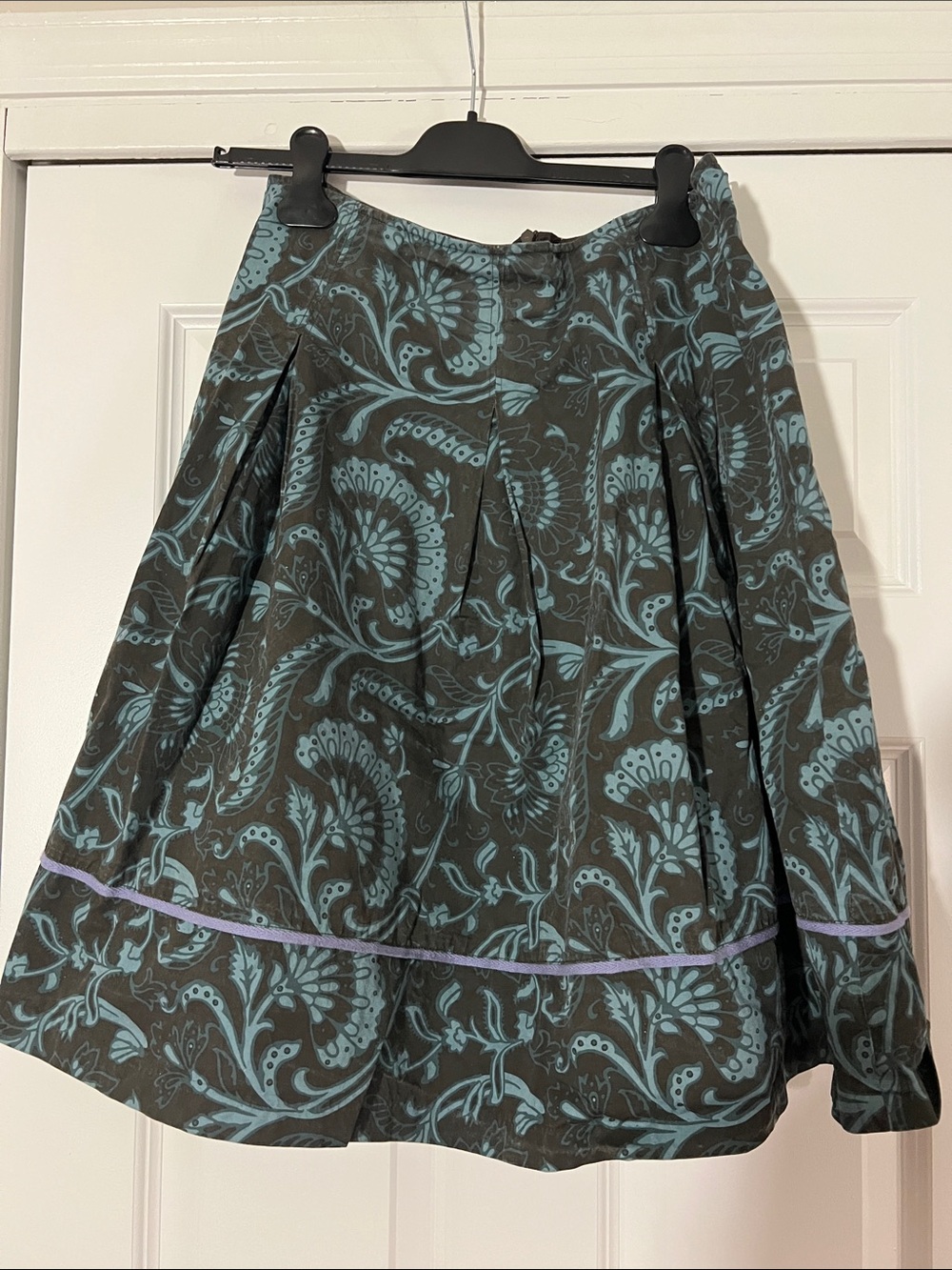 A-Line Floral Print Skirt in Teal on Brown